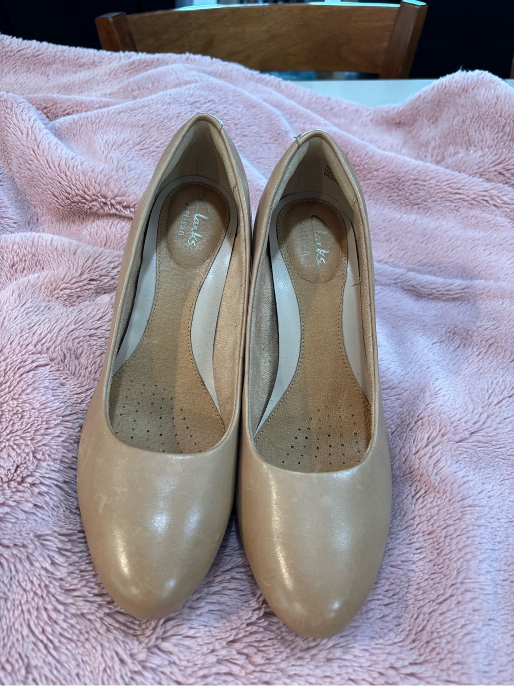 Zodiac Beige Round-Toe Leather Pumps